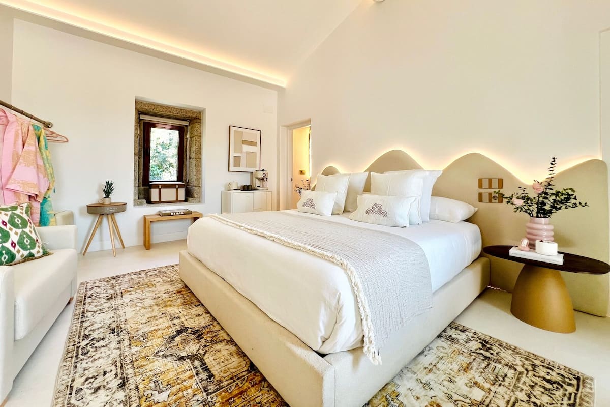 Double Room, Beach View | Peti besi dalam bilik, langsir/tirai gelap terus, Wi-fi percuma