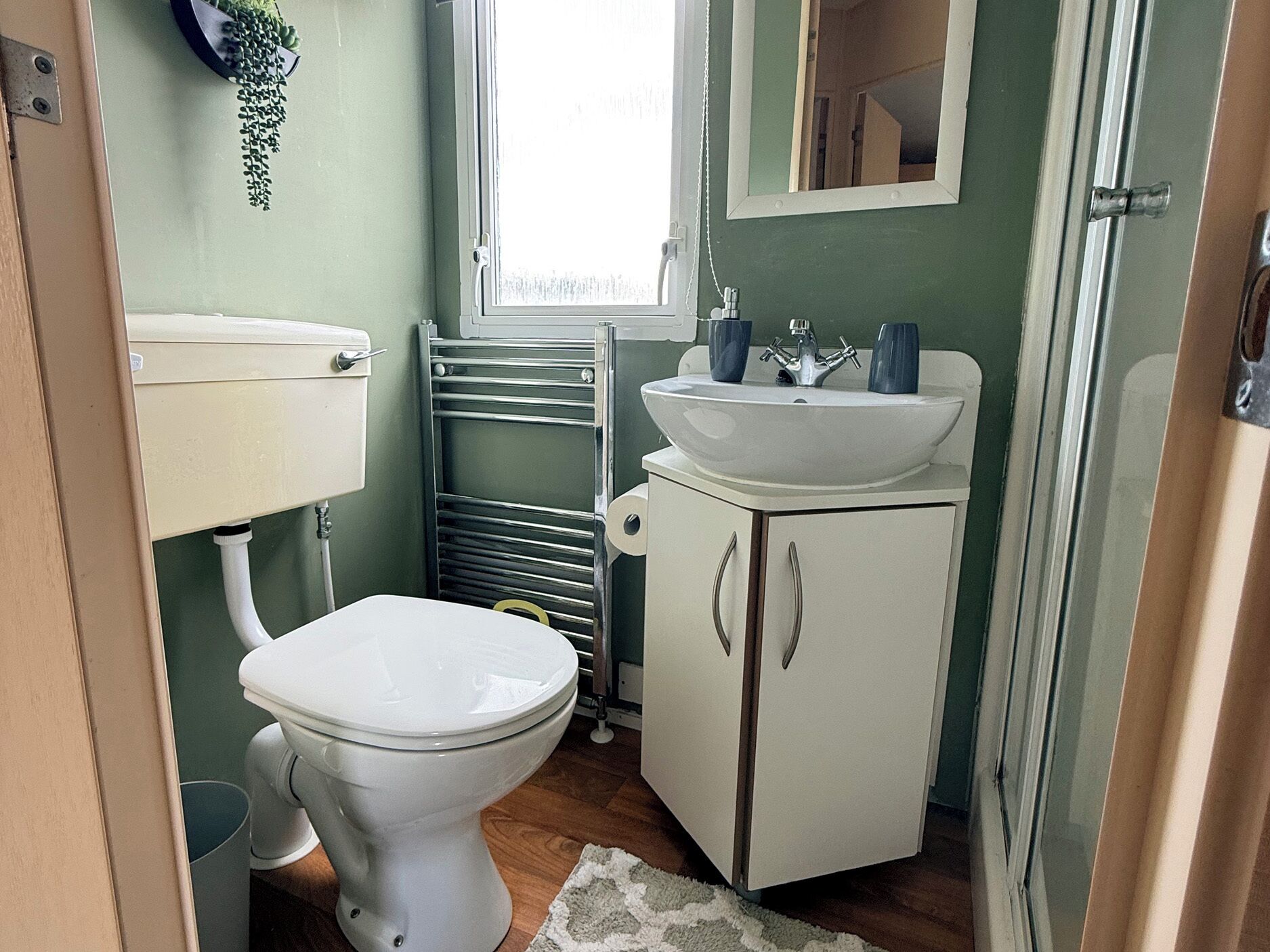 Cottage | Bathroom | Shower, hair dryer