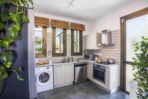 Kühlschrank, Mikrowelle, Ofen, Geschirrspüler