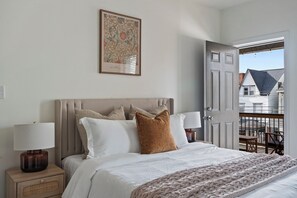 2 bedrooms, iron/ironing board, WiFi, bed sheets - 2-bedroom apartment in charming Pittsburgh with fitness room, AC (Pittsburgh)