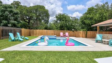 Piscina a l'aire lliure i piscina climatitzada