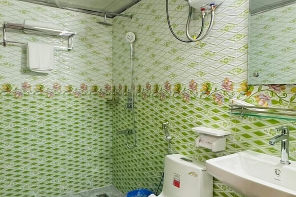 Hausschuhe, Handtücher, Seife, Shampoo