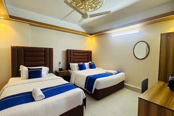 Desk, soundproofing, free WiFi