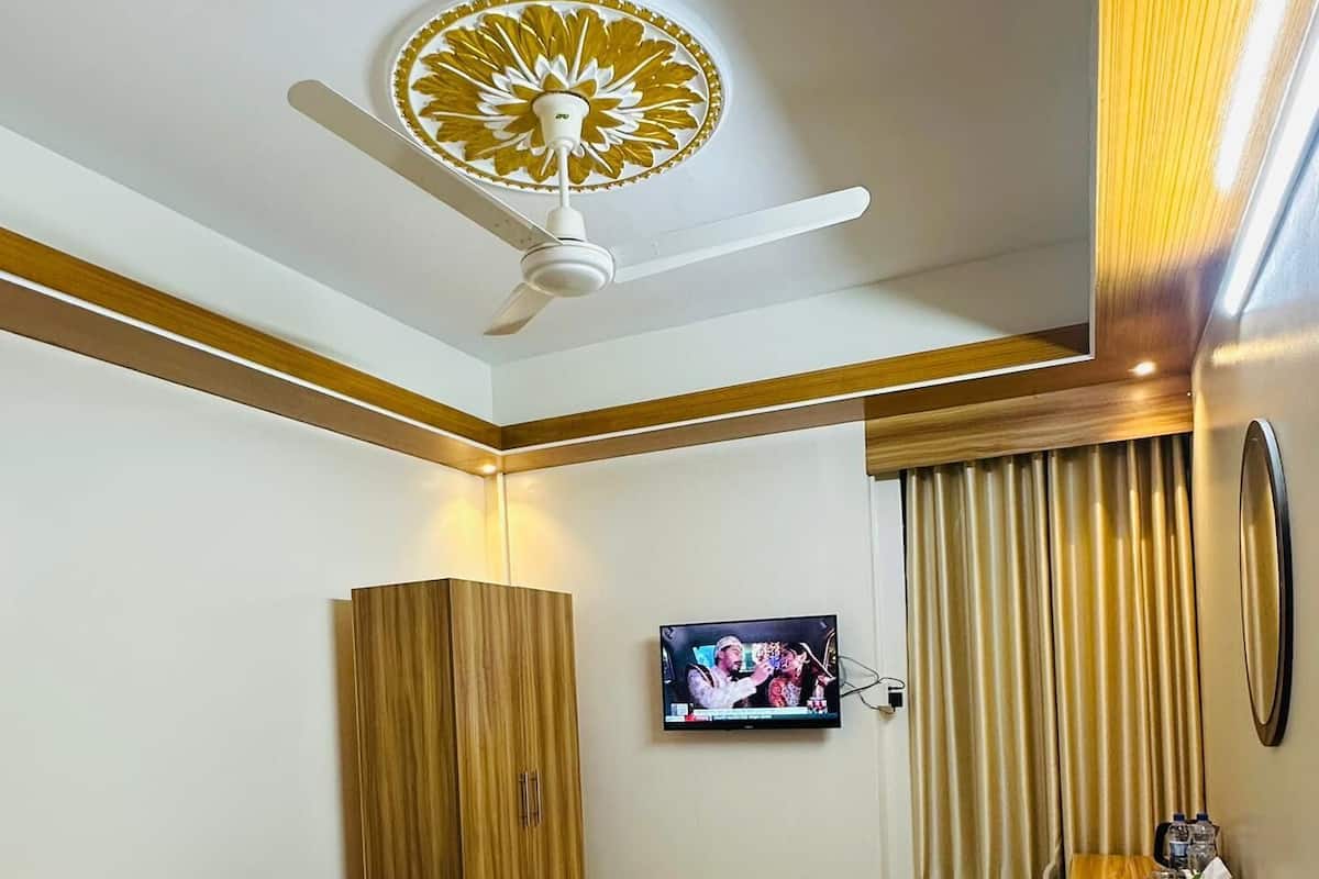 Deluxe Room | Desk, soundproofing, WiFi (free)