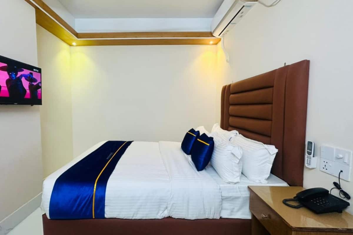 Deluxe Double Room | Desk, soundproofing, WiFi (free)