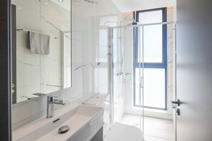 Shower, towels
