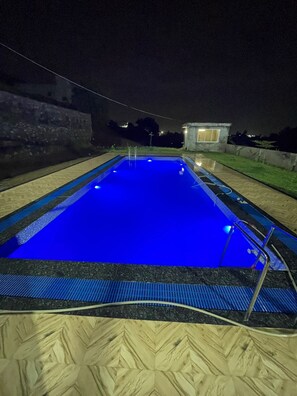 6 piscines extérieures