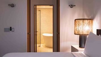 Cortinas blackout, tabla de planchar con plancha y wifi gratis