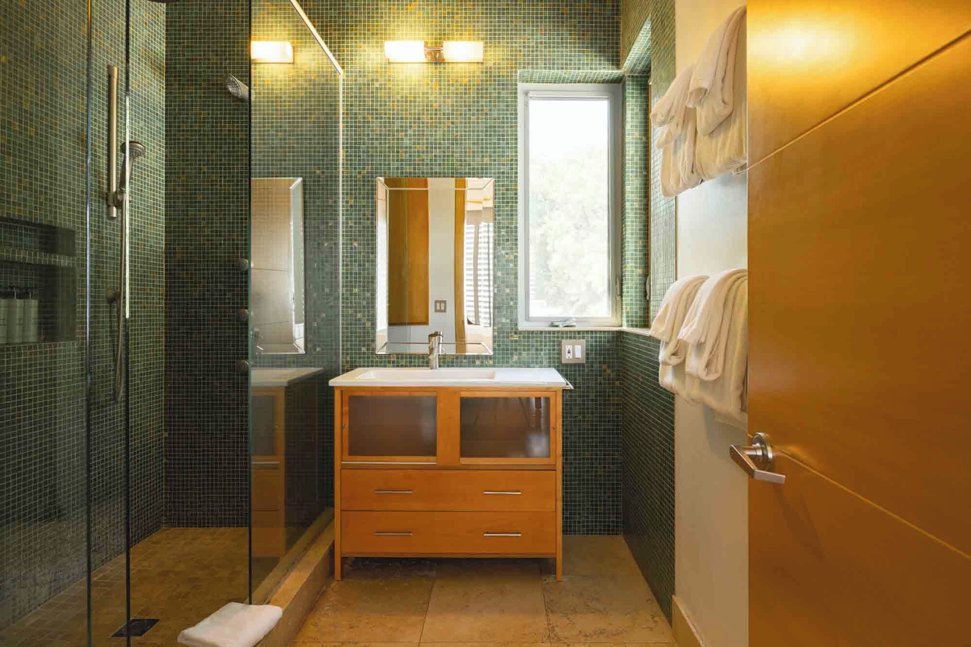 Luxury House, Patio, Pool View | Bathroom