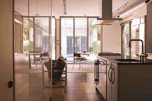 Luxury House, Patio, Pool View | Private kitchen