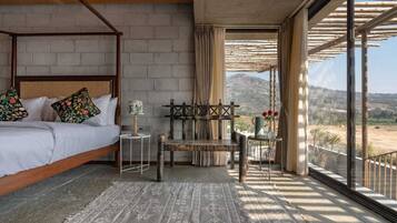 Premium bedding, cribs/infant beds, free WiFi, bed sheets
