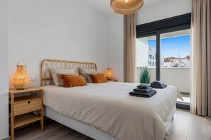 4 عدّة غرف نوم ومكواة/لوح كي وواي فاي مجانًا وملاءات أسرّة