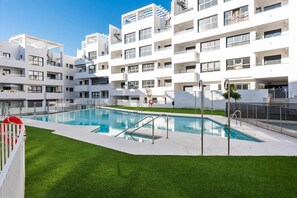 حمّام سباحة خارجي