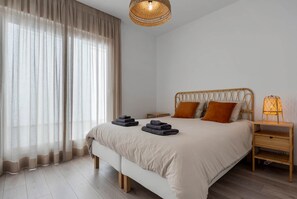 4 bedrooms, iron/ironing board, free WiFi, bed sheets - Casa Senna Estepona Center (Estepona)