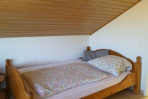 4 bedrooms, travel cot, free WiFi, bed sheets