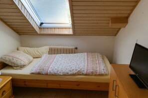 4 bedrooms, travel cot, free WiFi, bed sheets