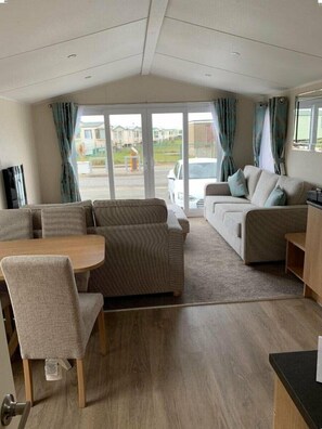 Living area - Lyons Sunnysands Holiday Park - Holiday Accommodation 12581 (Talybont)