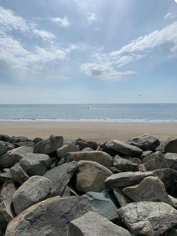 Beach nearby - Lyons Sunnysands Holiday Park - Holiday Accommodation 13733 (Talybont)