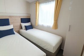 Cottage | 2 bedrooms, individually decorated, individually furnished - Lyons Sunnysands Holiday Park - Holiday Accommodation 13733 (Talybont)