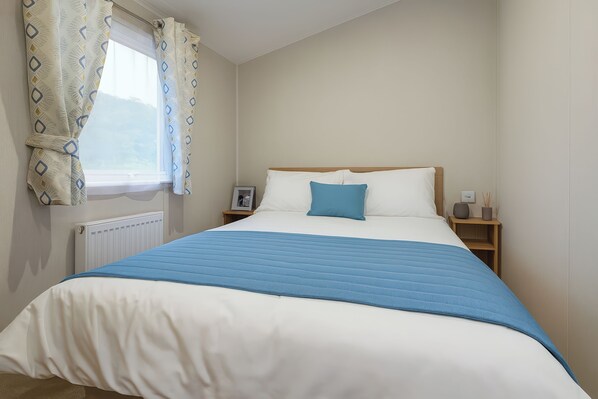 3 bedrooms, individually decorated, individually furnished - Marton Mere Holiday Village - Holiday Accommodation 17890 (Blackpool)