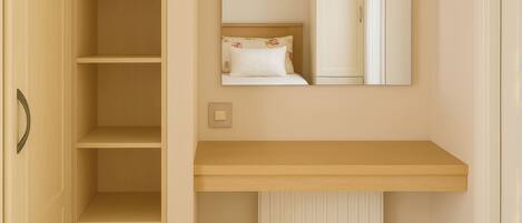 Cottage | 2 bedrooms, individually decorated, individually furnished, free WiFi