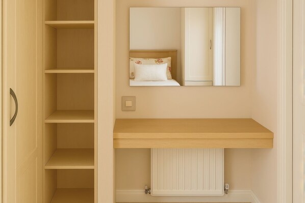 Cottage | 2 bedrooms, individually decorated, individually furnished, free WiFi