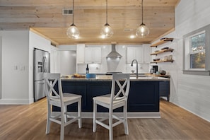 Private kitchen - Three Palms Oasis in Old Town Bay St. Louis. In the heart of it all! (Bay St. Louis)