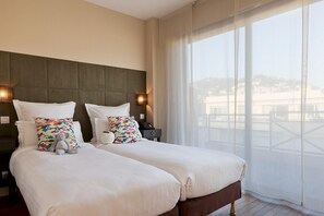 2 bedrooms, iron/ironing board, internet