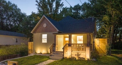 Chic Modern Home 3mi UT/Downtown