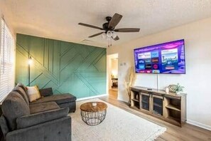 TV, fireplace