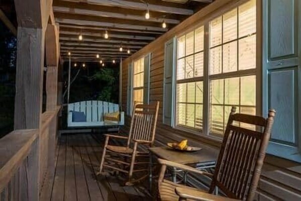 Terrace/patio - Highland Hideout 10 mins from UT (Knoxville)