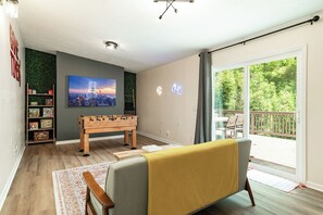 Game room - Highland Hideout 10 mins from UT (Knoxville)