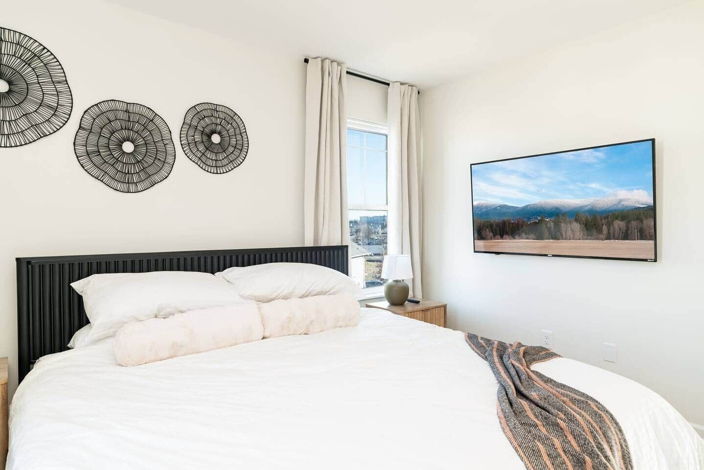 3 bedrooms, iron/ironing board, WiFi, bed sheets