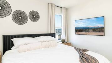 3 bedrooms, iron/ironing board, WiFi, bed sheets