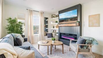 Televisión y chimenea