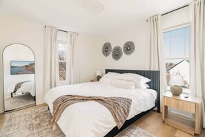 3 habitaciones, tabla de planchar con plancha, wifi y ropa de cama 