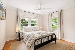 3 slaapkamers, een strijkplank/strijkijzer, wifi, beddengoed