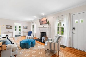 Télévision, cheminée