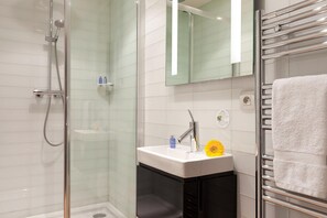 Douche, sèche-cheveux