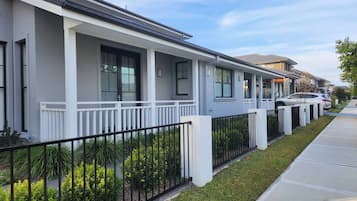 Nhà, 2 phòng ngủ, phù hợp cho người khuyết tật, ban công | Ngoại thất