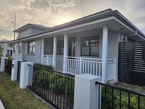 Rumah, 2 kamar tidur, akses difabel, balkon | Eksterior