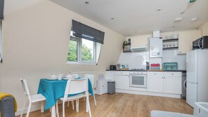 Kaffetrakter/tekoker, kjøleskap, mikrobølgeovn og ovn