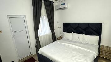 ๋๋ญ์ค๋ฃธ | ์ฑ
์, ๋ฌด๋ฃ WiFi