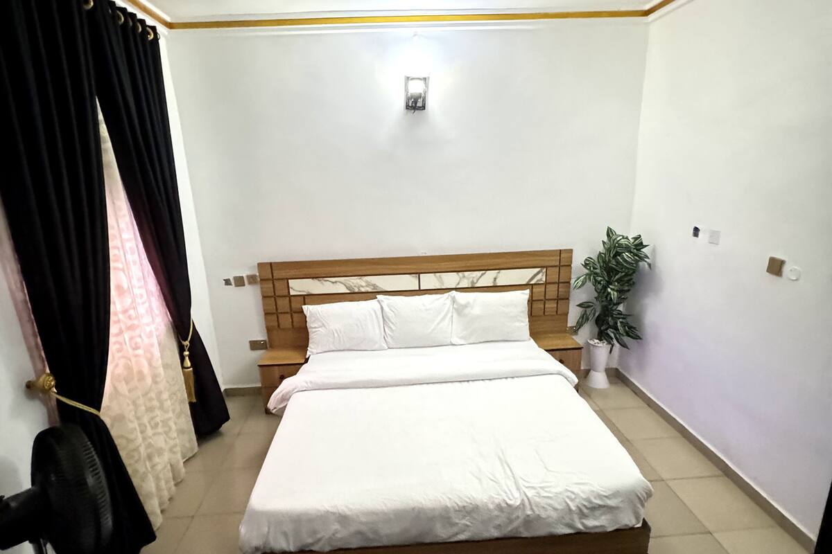 Standard Room | Desk, WiFi (free)