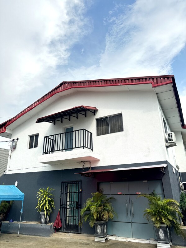 Mặt tiền nơi lưu trú