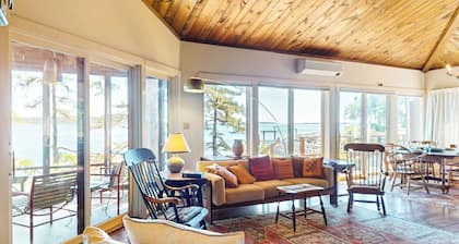 Waterfront Retreat on Southport Island - Pet-Friendly, Sleeps 6