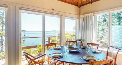 Waterfront Retreat on Southport Island - Pet-Friendly, Sleeps 6