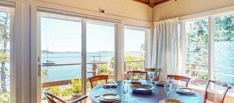 Waterfront Retreat on Southport Island - Pet-Friendly, Sleeps 6