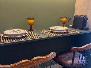 Deluxe Studio, City View | Private kitchen