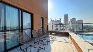 Estúdio luxo, vista para a cidade | Terraço/pátio